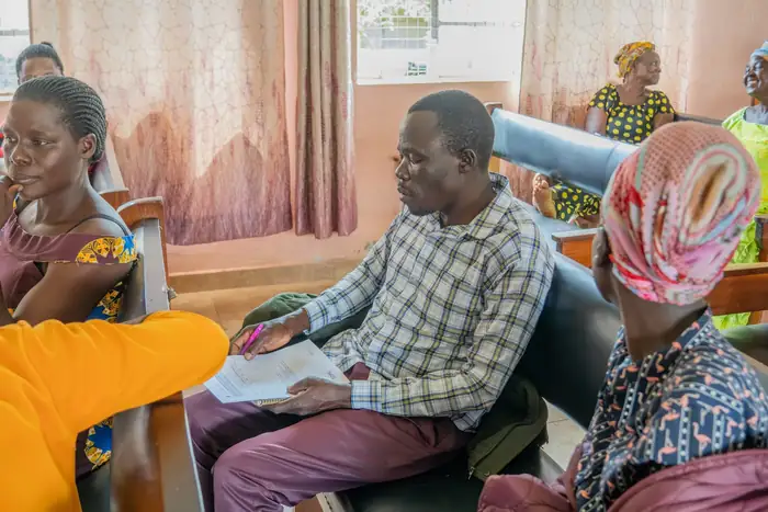 One-to-one mentorship session between a trainer and a participant